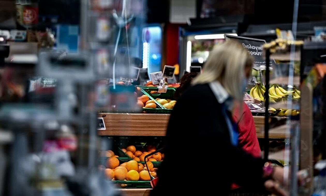 Η αισχροκέρδεια καλά κρατεί ακόμα και στα πιο βασικά προϊόντα – «Δίνουμε πολλά και δεν τρώμε καλά»