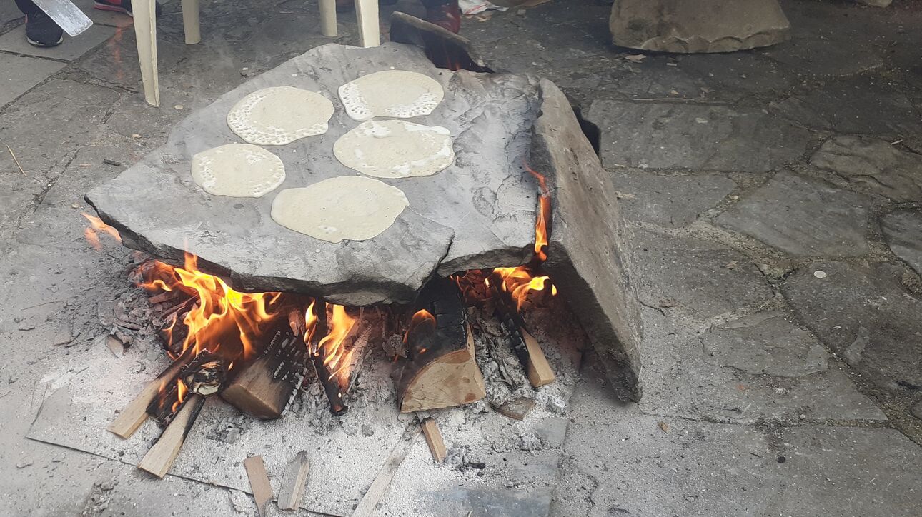 Σε χριστουγεννιάτικους ρυθμούς τα Ιωάννινα - Αναβίωσε το έθιμο «σπάργανα του Χριστού»