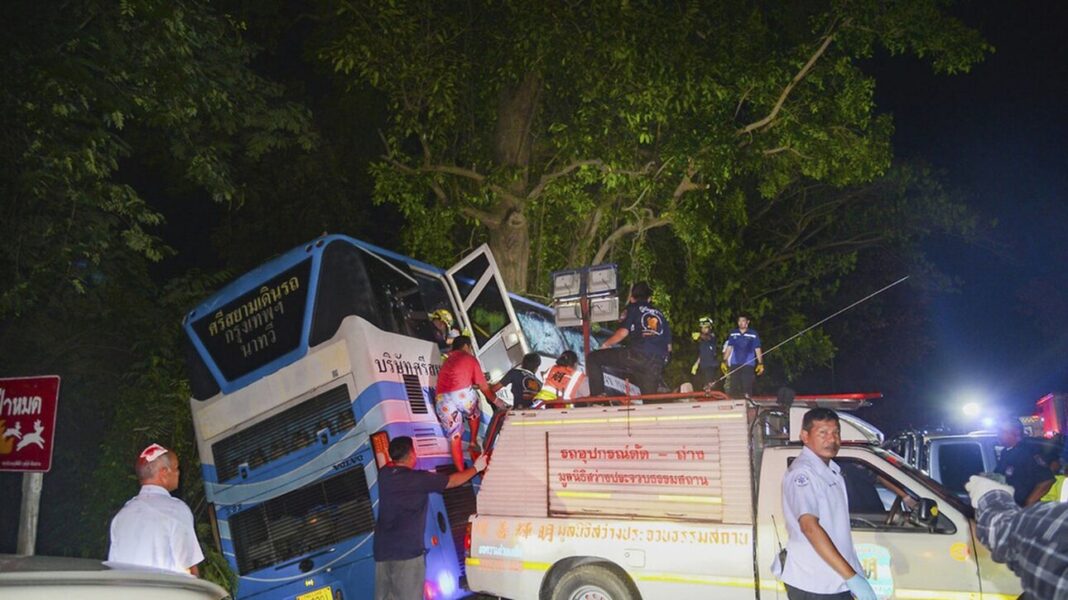 Ταϊλάνδη: Διώροφο λεωφορείο έπεσε σε δένδρο – 14 νεκροί, 32 τραυματίες