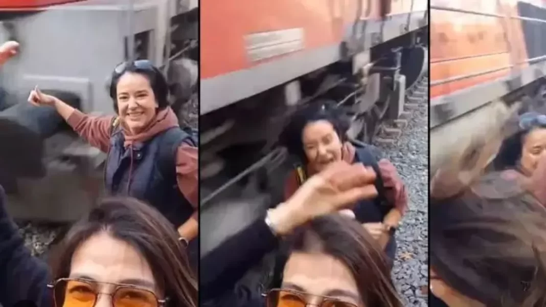 Τουρκία: Πόζαρε για σέλφι κοντά στις ράγες και τη χτύπησε διερχόμενο τρένο - Δείτε βίντεο