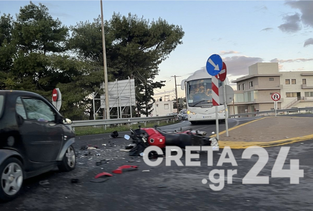 Τροχαίο με το «καλημέρα» στη Ηράκλειο - Τραυματίστηκε οδηγός μηχανής (εικόνες)