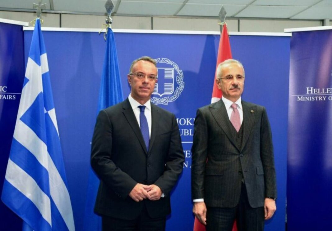 Συνάντηση Σταϊκούρα με τον Τούρκο ομόλογό του - Κοινή δήλωση για τη δεύτερη γέφυρα στον Έβρο