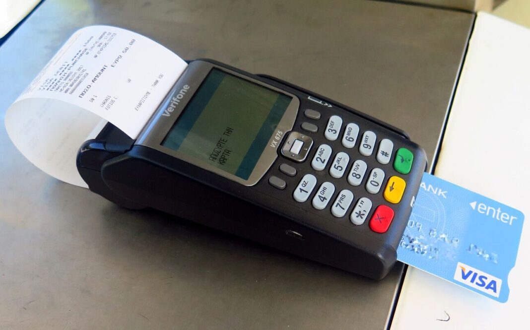 POS από 1η Μαρτίου σε ταξί, λαϊκές και περίπτερα – Πώς να αποφύγετε το πρόστιμο των 1.500 ευρώ