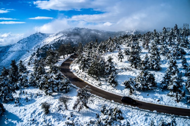Κακοκαιρία: Διακοπή κυκλοφορίας στη λεωφόρο Πάρνηθος λόγω χιονόπτωσης – παγετού