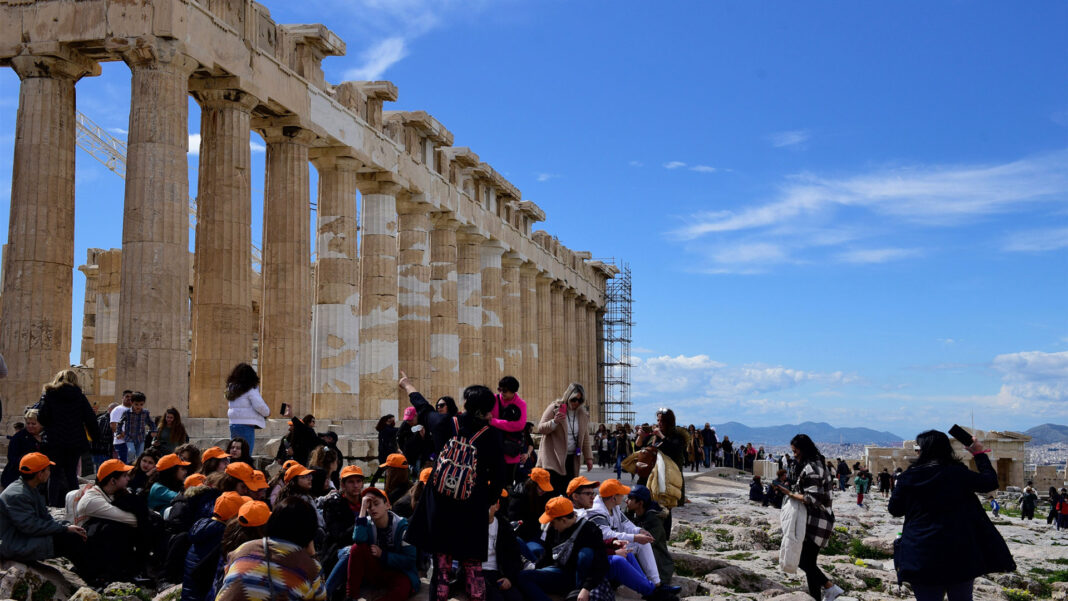 Επέστρεψε στα προ πανδημίας επίπεδα ο τουρισμός – Ρεκόρ διανυκτερεύσεων το 2023