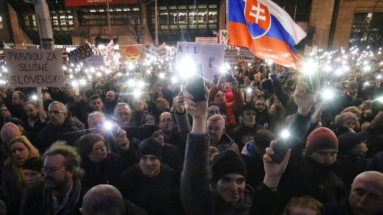 Σλοβακία: Στους δρόμους χιλιάδες πολίτες – Αλλάζει ο νόμος για την διαφθορά