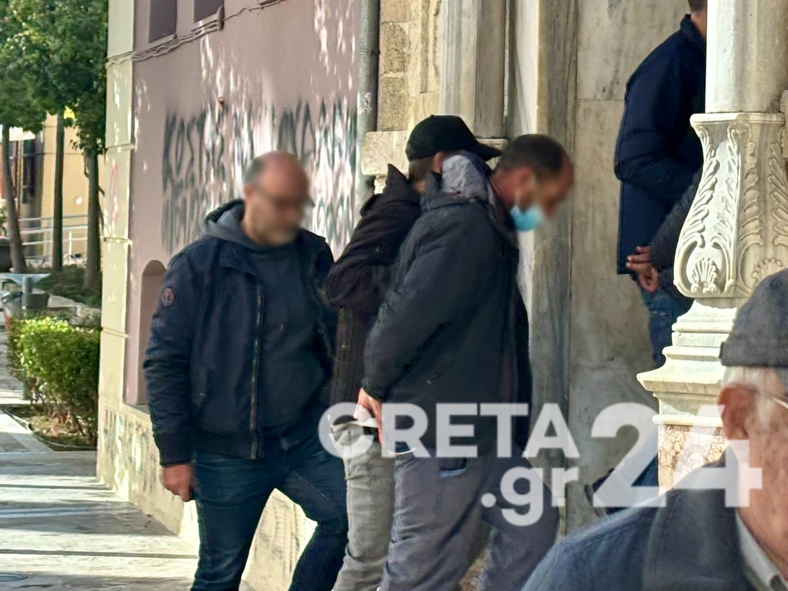 Ηράκλειο: Ενώπιον του Εισαγγελέα οι δύο φερόμενοι διακινητές μεταναστών