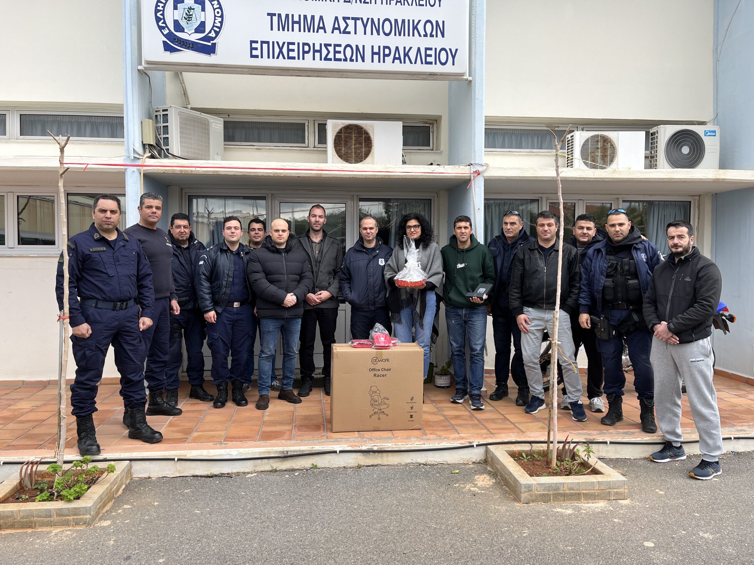 Έκοψαν την πρωτοχρονιάτικη πίτα τους οι αστυνομικοί του Ηρακλείου