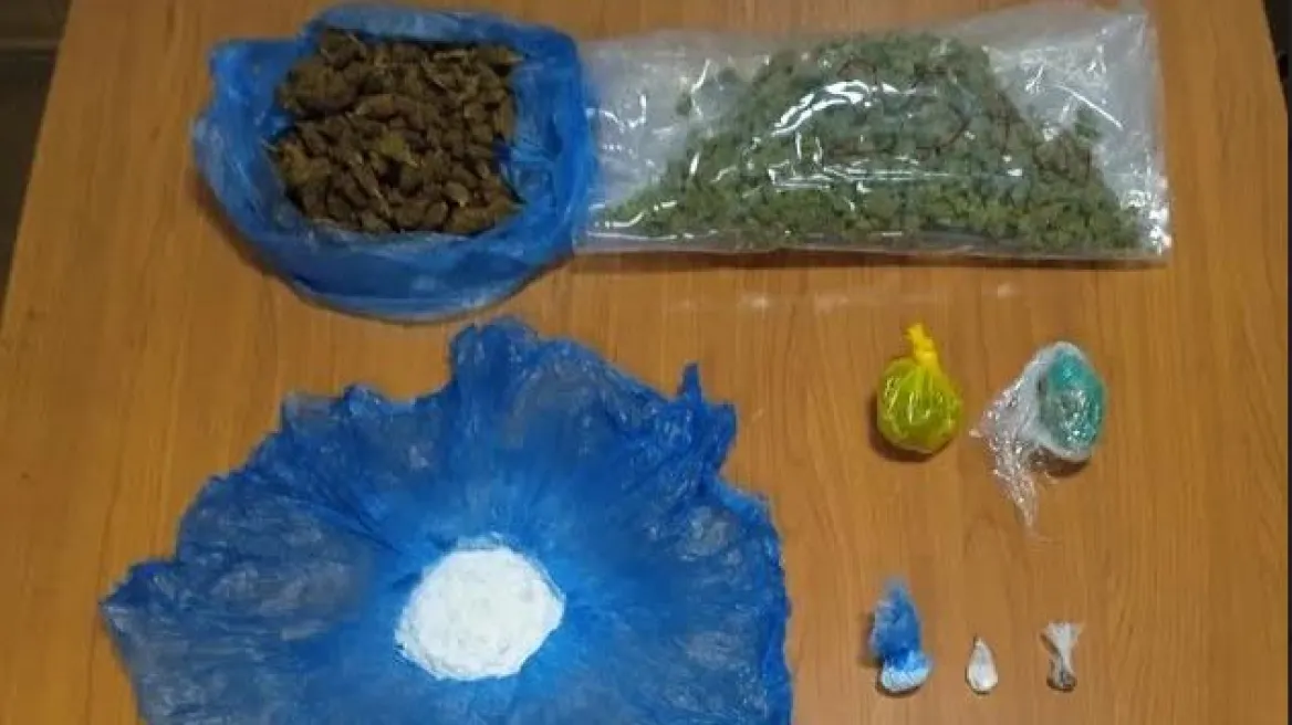 Μπλόκο σε διακινητή κοκαΐνης και κάνναβης
