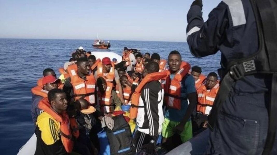 Δύο έφηβοι μετανάστες πέθαναν σε φορτηγό ψυγείο πάνω σε πλοίο με προορισμό την Ευρώπη