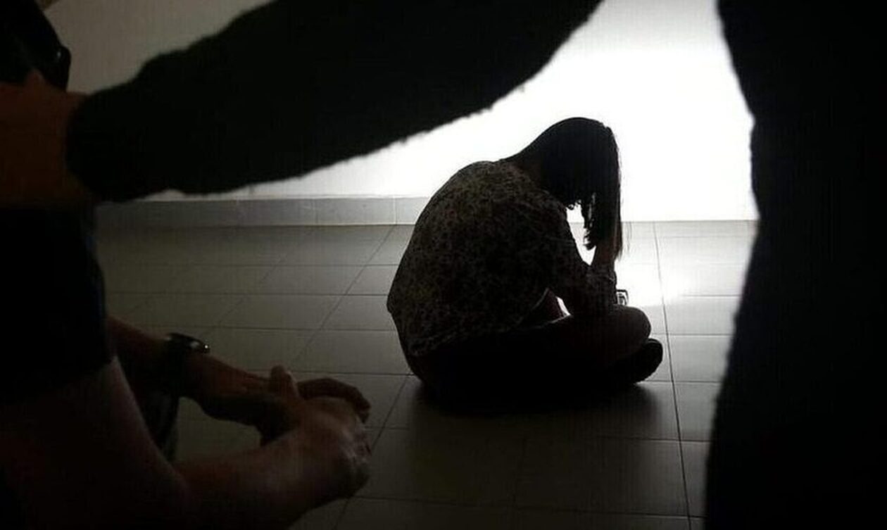 Κολωνός: Ελεύθεροι με περιοριστικούς όρους αφέθηκαν δυο κατηγορούμενοι για την μαστροπεία ανηλίκων