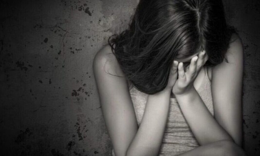 Κάθειρξη 15 ετών σε 50χρονο για τον κατ’ επανάληψη βιασμό της ανήλικης θετής του κόρης