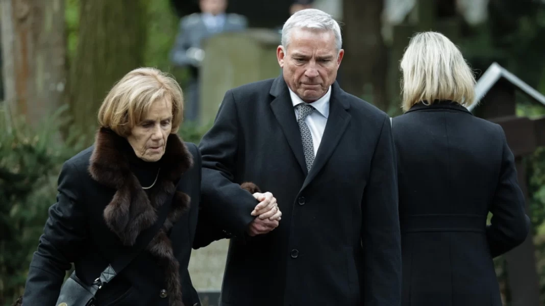 Γερμανία: Κηδεύτηκε ο Βόλφγκανκ Σόιμπλε - Υποβασταζόμενη η σύζυγός του