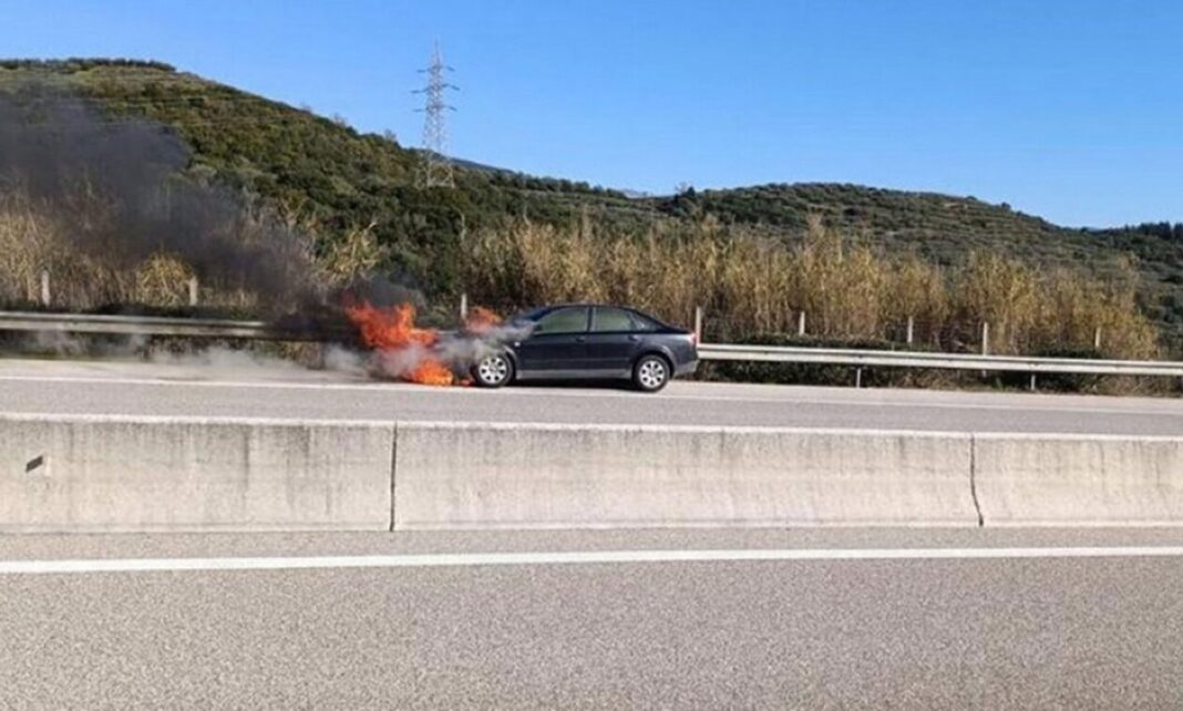 Αυτοκίνητο «τυλίχθηκε» στις φλόγες