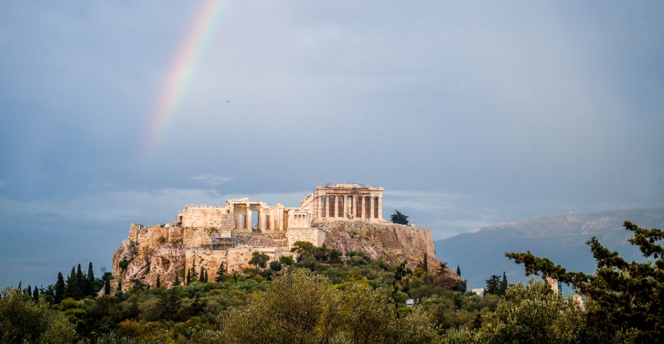 Ψηλά στις επενδυτικές επιλογές των διεθνών οίκων και το 2024 η Ελλάδα - Τι εκτιμούν οι αναλυτές
