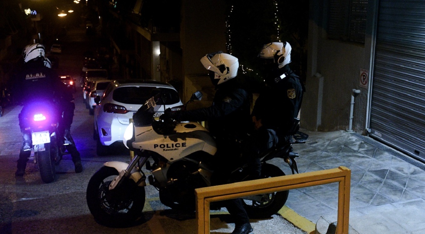 Σύλληψη 33χρονου με όπλα και ναρκωτικά