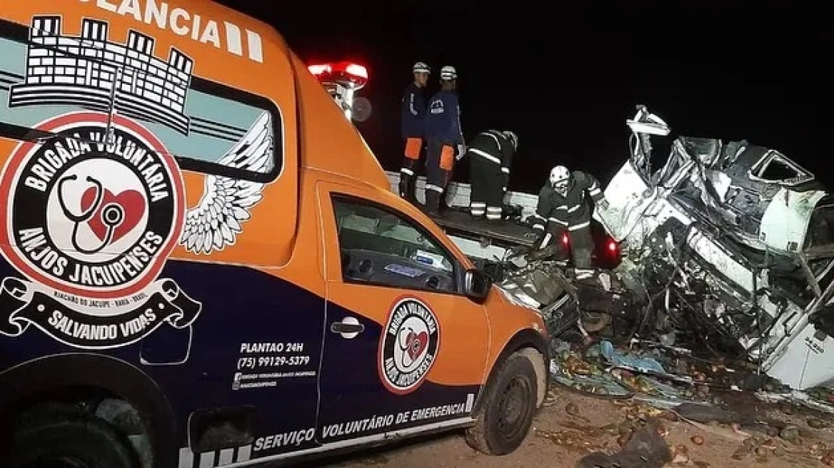 Τραγωδια στη Βραζιλία: 25 νεκροί από σφοδρή σύγκρουση λεωφορείου με φορτηγό