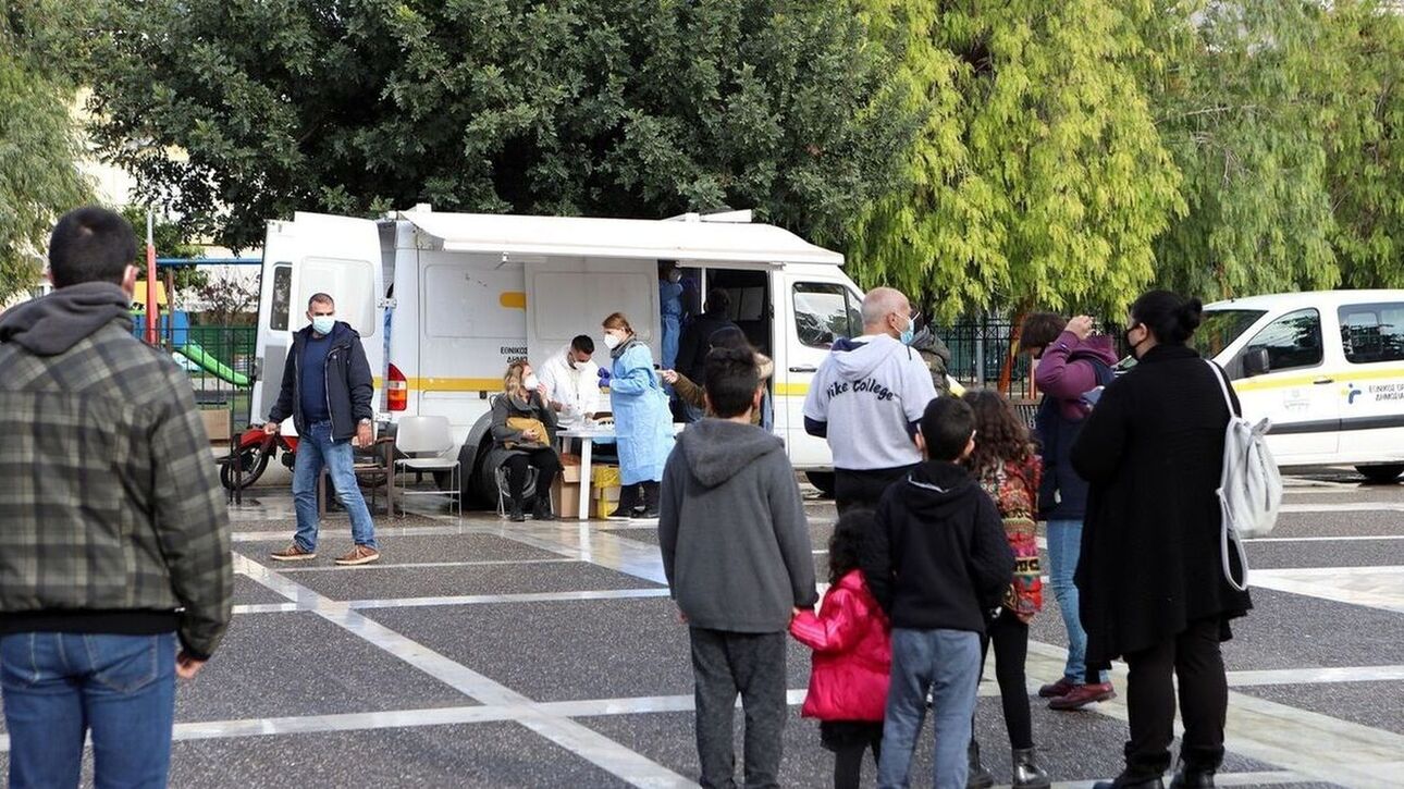 Βασιλακόπουλος για κορωνοϊό: Εξήντα νεκροί την εβδομάδα – Χαμηλά τα ποσοστά εμβολιασμού