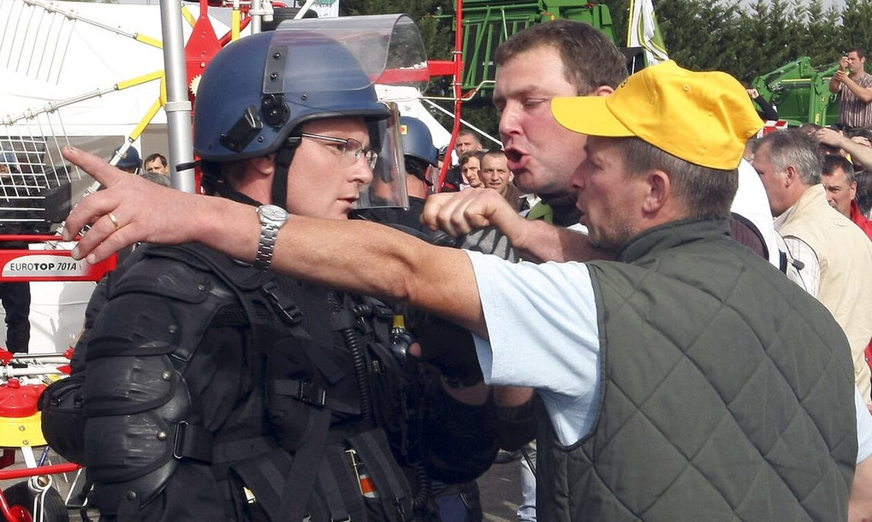 Χάος στη Γαλλία: Η αστυνομία συνέλαβε 18 διαδηλωτές που προσπάθησαν να αποκλείσουν κεντρική αγορά