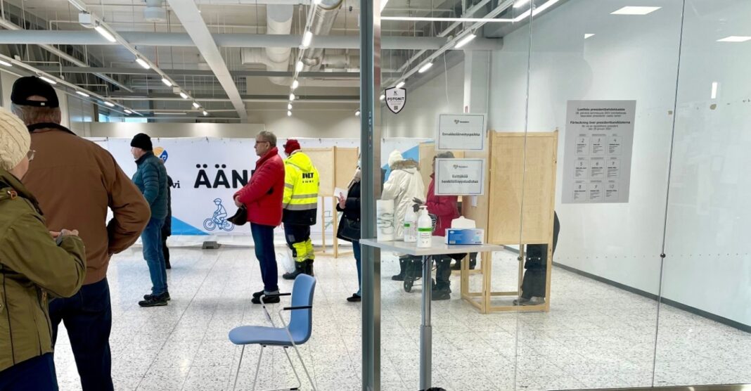 Φινλανδία: Στις κάλπες την Κυριακή - Εκλέγουν νέο πρόεδρο με φόντο την επιδείνωση των σχέσεων με τη Ρωσία