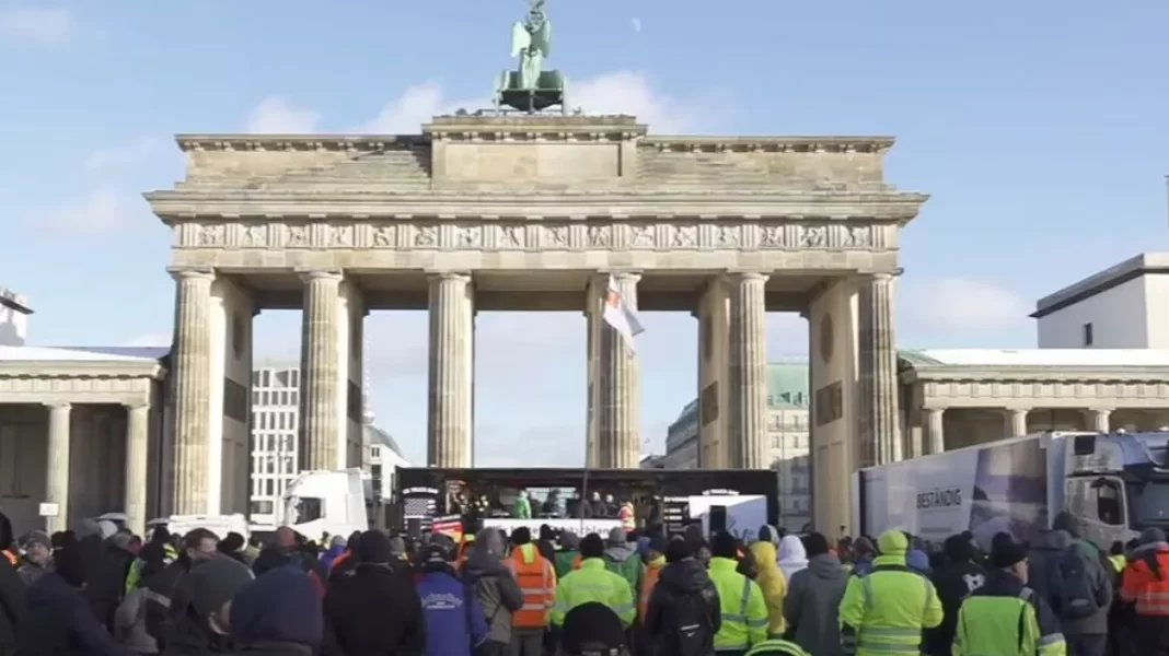 Γερμανία: Στο δρόμο και οι οδηγοί φορτηγών - Συνεχίζονται οι αγροτικές κινητοποιήσεις