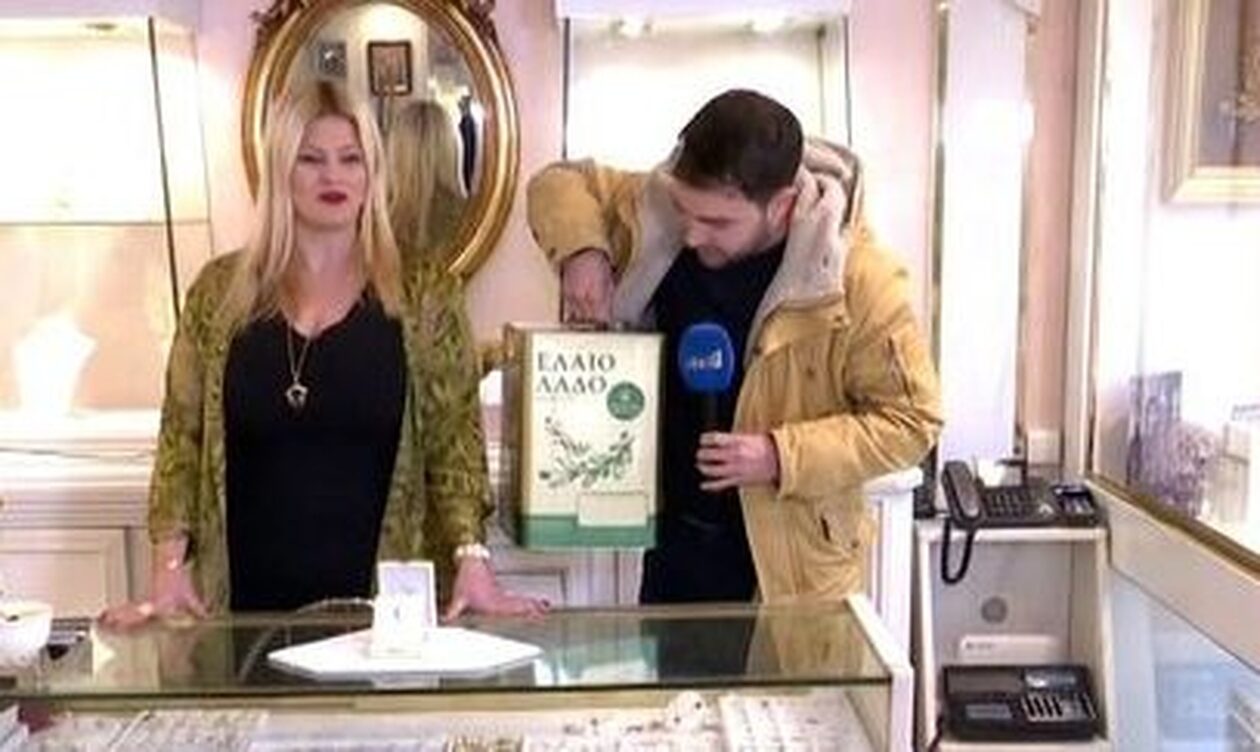 Ηλικιωμένος σε κοσμηματοπωλείο πλήρωσε με ένα τενεκέ λάδι ένα χρυσό σταυρουδάκι