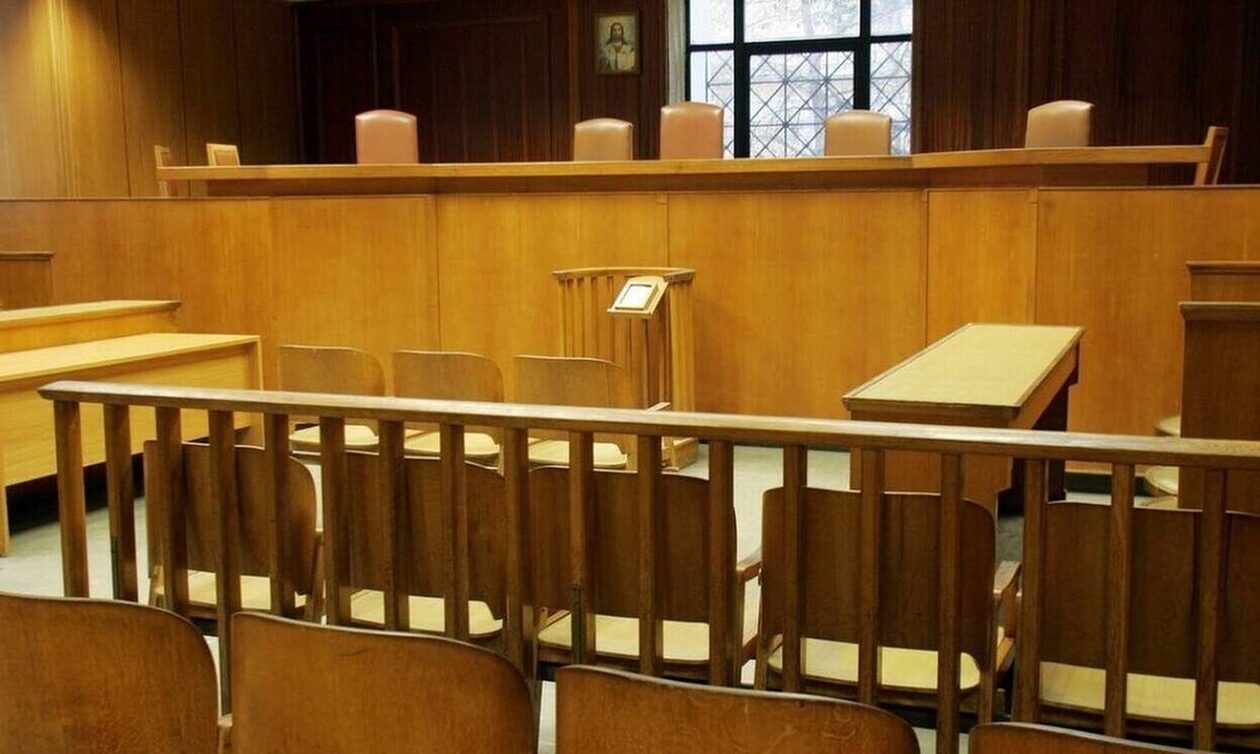 Ελεύθεροι με περιοριστικούς όρους αφέθηκαν οι ανήλικοι που κατηγορούνται για ληστεία