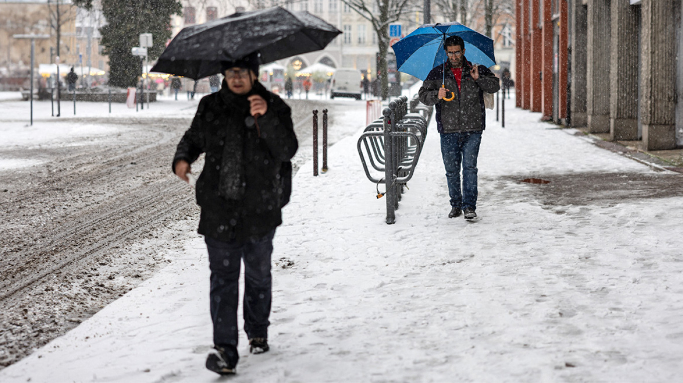 Κακοκαιρία: Καταιγίδα προκαλεί σοβαρά προβλήματα στην Βρετανία - Συναγερμός και στην Γαλλία