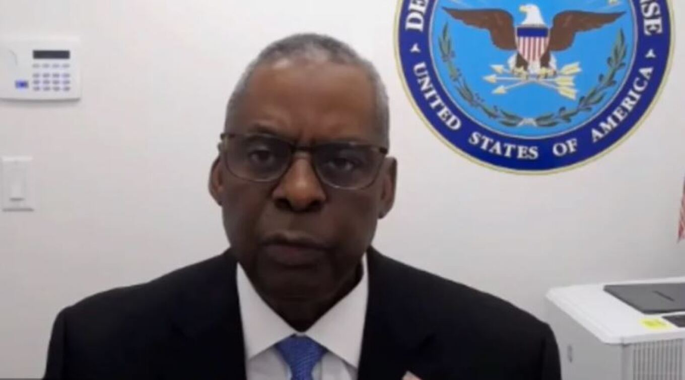 Η πρώτη εμφάνιση του υπουργού Άμυνας Λόιντ Όστιν μετά την «κρυφή» νοσηλεία του