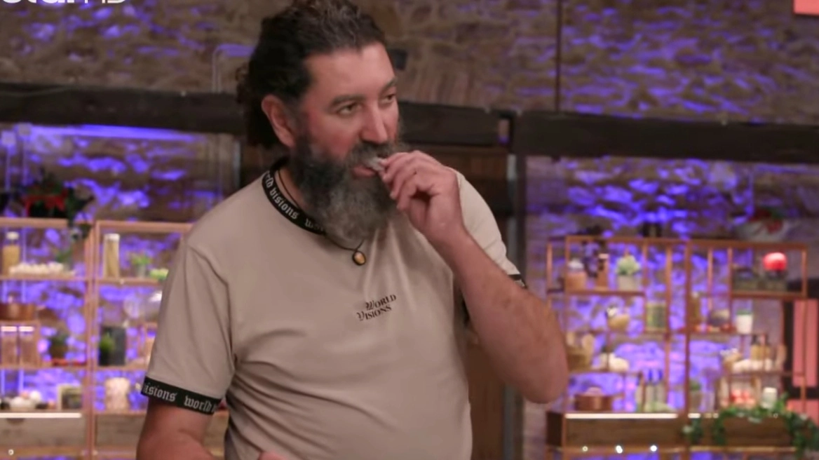 MasterChef: Σάλος με παίκτη που δοκίμασε το ψάρι και το έβαλε ξανά μέσα στην κατσαρόλα