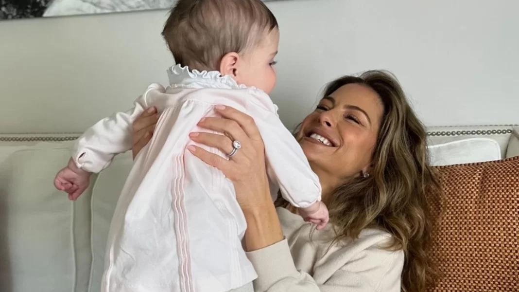 Μαρία Μενούνος: Χορεύει με την 6 μηνών κόρη της Κωνσταντίνο Αργυρό – Δείτε το βίντεο