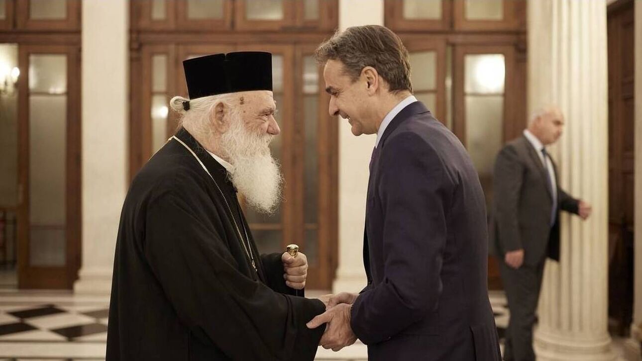 Ομόφυλα ζευγάρια: Απορρίπτει η κυβέρνηση την πρόταση για δημοψήφισμα