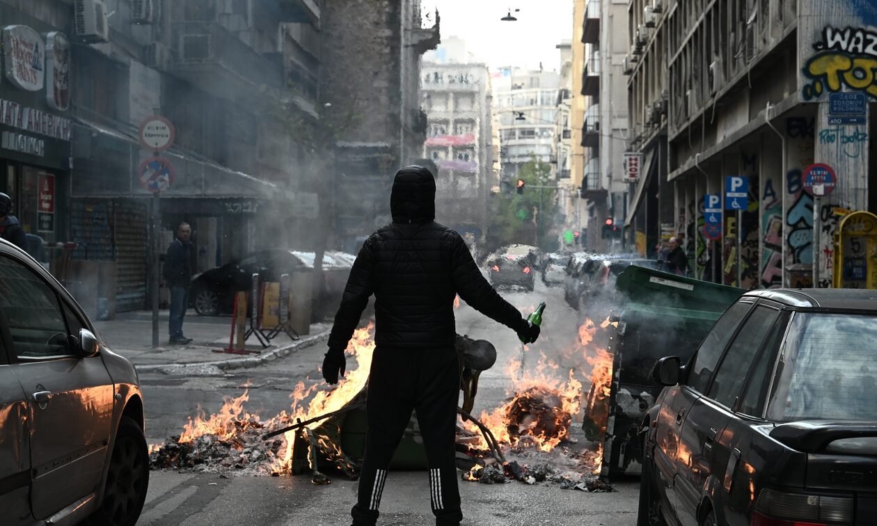 Επίθεση με μολότοφ σε διμοιρία των ΜΑΤ