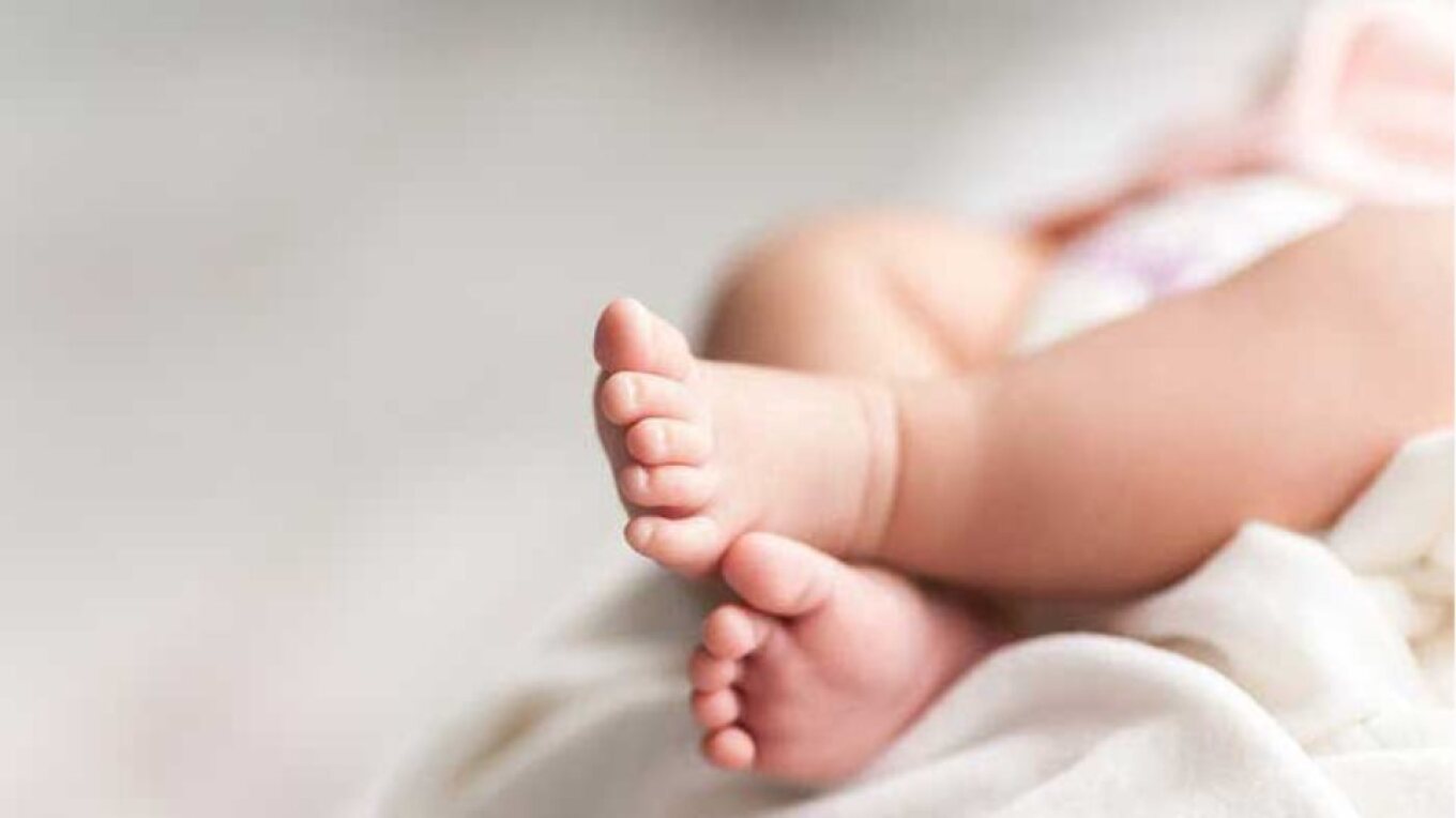 Συγκλονίζει η μητέρα του 4χρονου που ξυλοκοπήθηκε από τον πατριό του: «Του έδινε κλωτσιές στο κεφάλι»