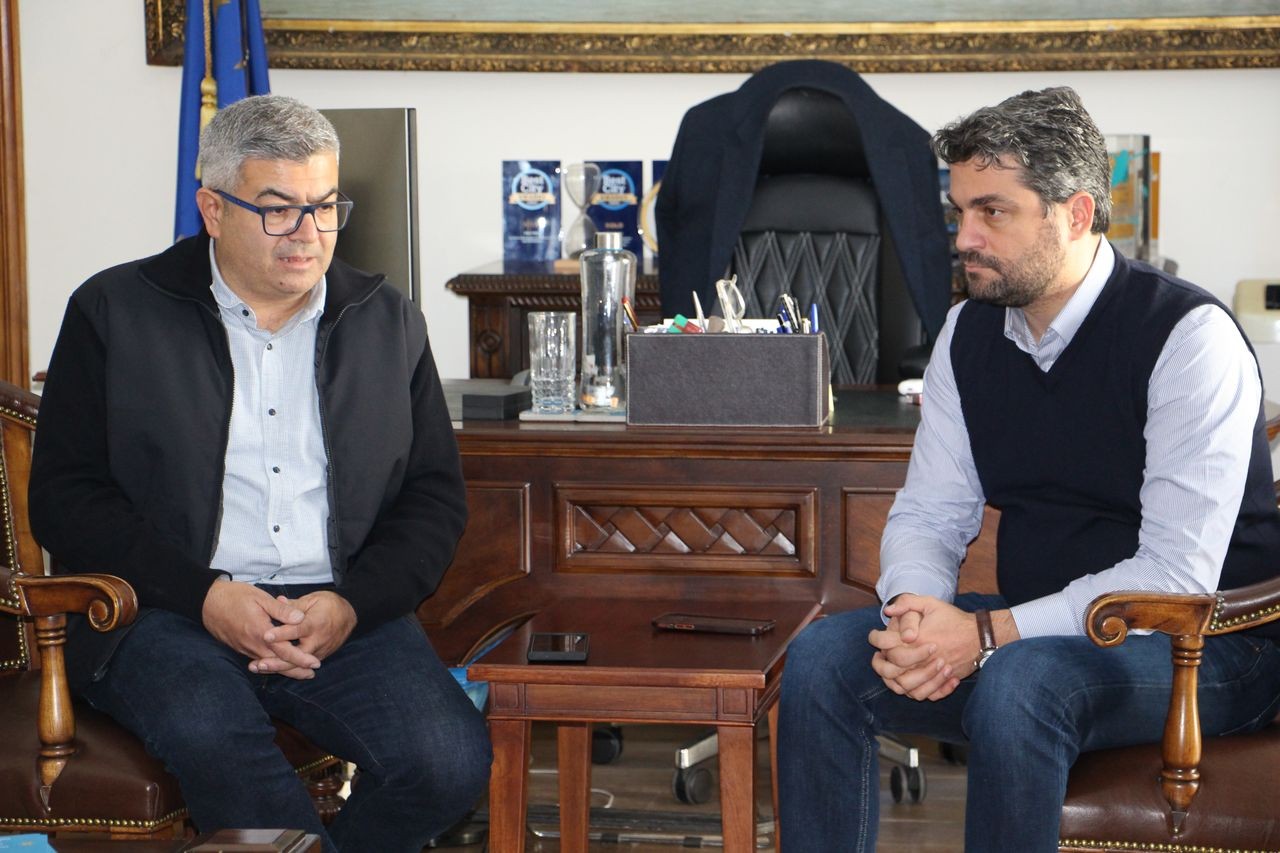 Συνάντηση Σημανδηράκη με αντιπροσωπεία του Ναυτικού Ομίλου Χανίων