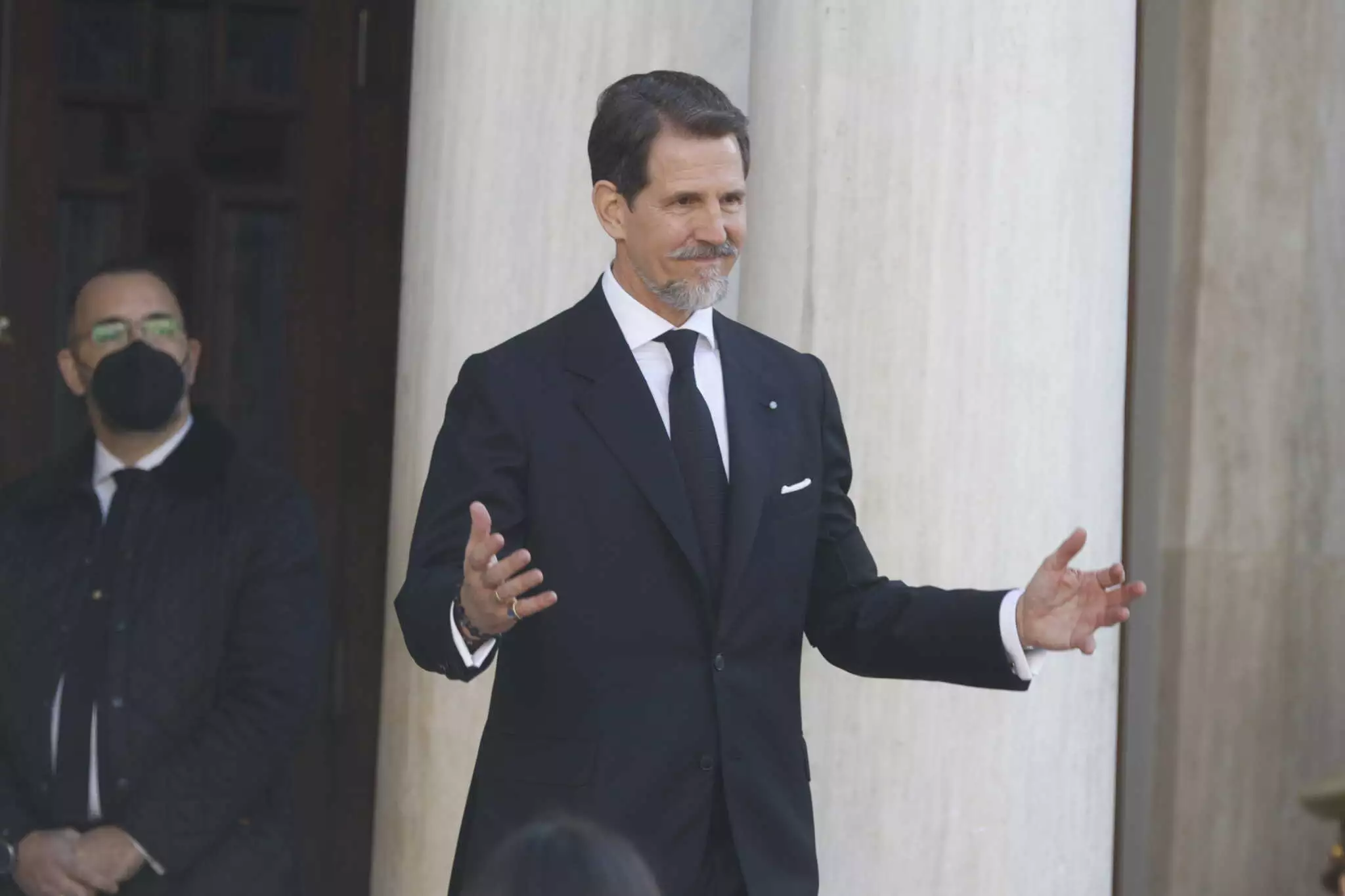 Ο Παύλος Γλύξμπουργκ για καφέ στο Κολωνάκι – Η συνάντηση με τον Κυριάκο Μητσοτάκη