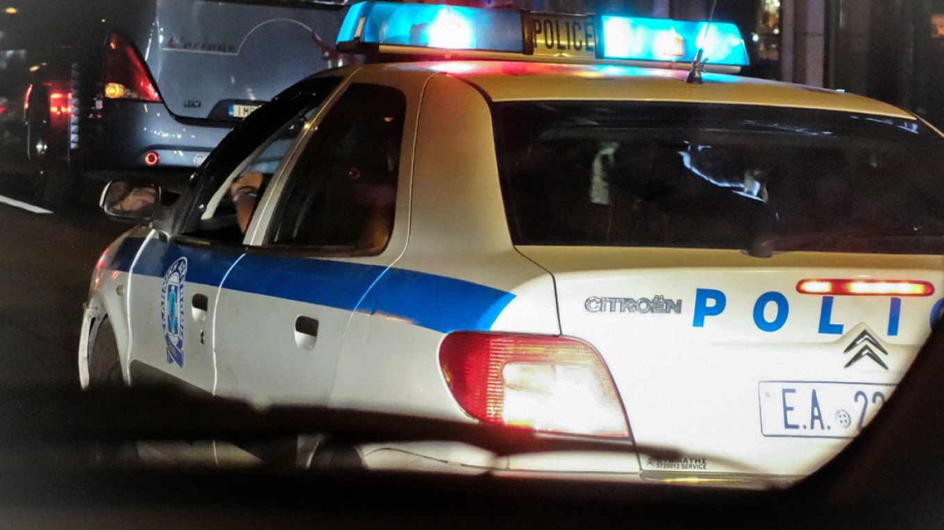 Ανήλικοι προσπάθησαν να βάλουν φωτιά σε αυτοκίνητο τη νύχτα