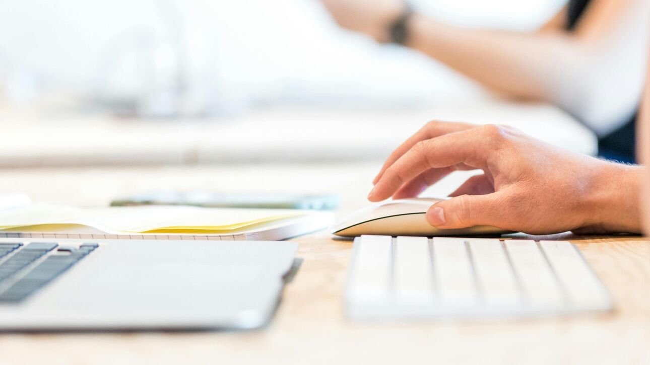 Ελεύθεροι επαγγελματίες: Ενδεχόμενη παράταση εξόφλησης χρεών για εξασφάλιση περίθαλψης