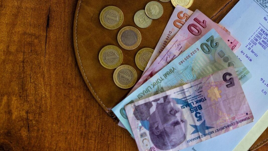Νέο ιστορικό χαμηλό για την τουρκική λίρα
