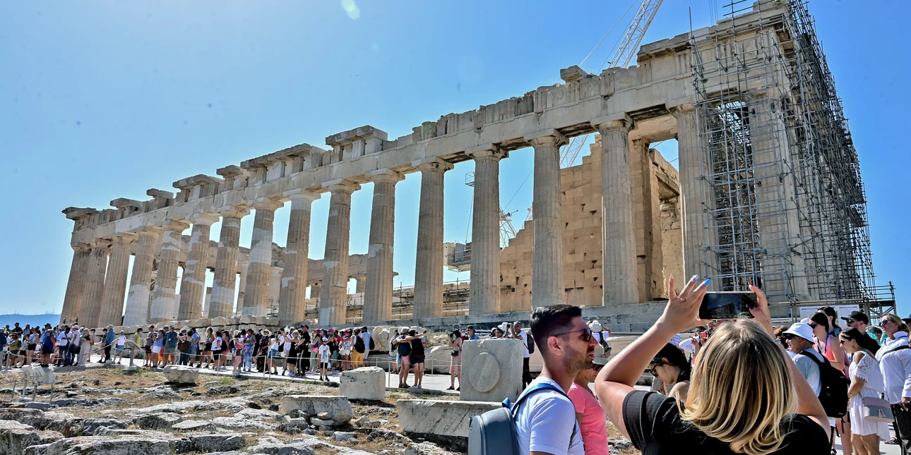 ΤUI: Προς ιστορικό ρεκόρ οδεύει η Ελλάδα για την τουριστική περίοδο του 2024