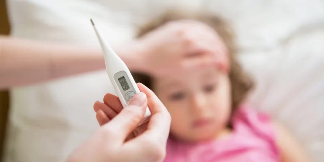 Σ. Μαζάνης: «Λάθος και επικίνδυνο να αφήνουν οι γονείς τα παιδιά με πυρετό δύο-τρεις μέρες»