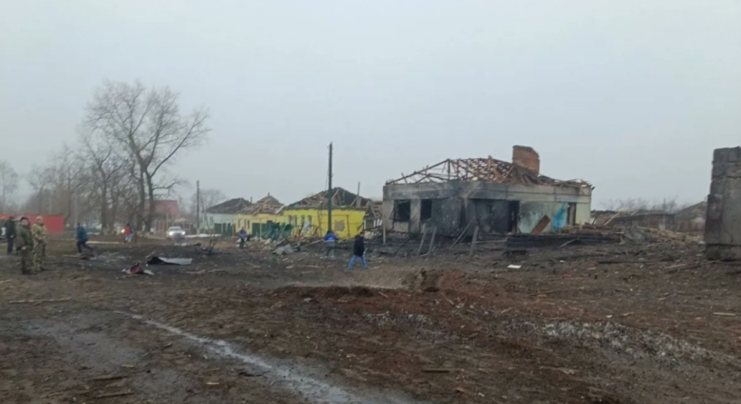 Ρωσία: Βομβάρδισε κατά λάθος δικό της χωριό και υπόσχεται να ξαναχτίσει τα σπίτια που καταστράφηκαν