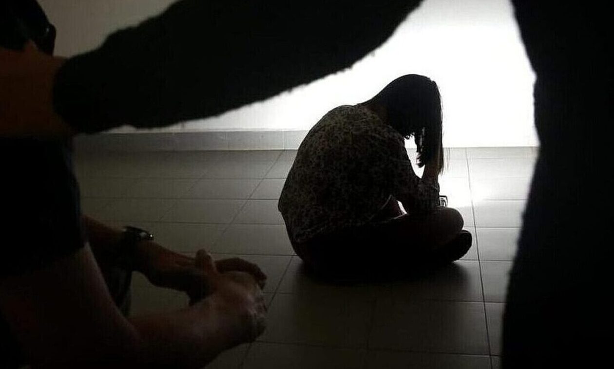 «Ήταν σαν αδερφή μου» - Θύμα του κυκλώματος μαστροπείας «σπάει» τη σιωπή του