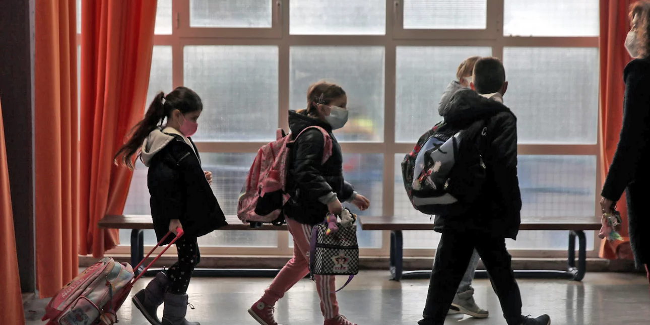 Συναγερμός για τον κορωνοϊό: Η μεγαλύτερη έξαρση από το καλοκαίρι του 2022 – Οι συστάσεις για το άνοιγμα των σχολείων