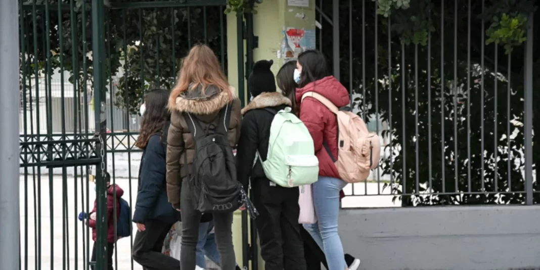 Σχολεία: 12 συστάσεις για την επιστροφή στα θρανία λόγω covid και ιώσεων -Τι θα ισχύει με τις απουσίες