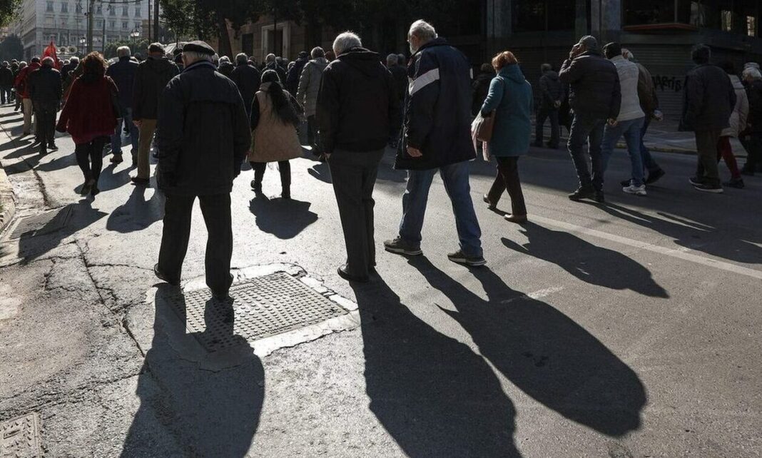Ελεύθεροι επαγγελματίες: Το ύψος των συντάξεων με τις νέες εισφορές - Πίνακες και παραδείγματα
