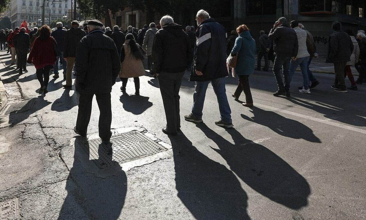 Ελεύθεροι επαγγελματίες: Το ύψος των συντάξεων με τις νέες εισφορές - Πίνακες και παραδείγματα