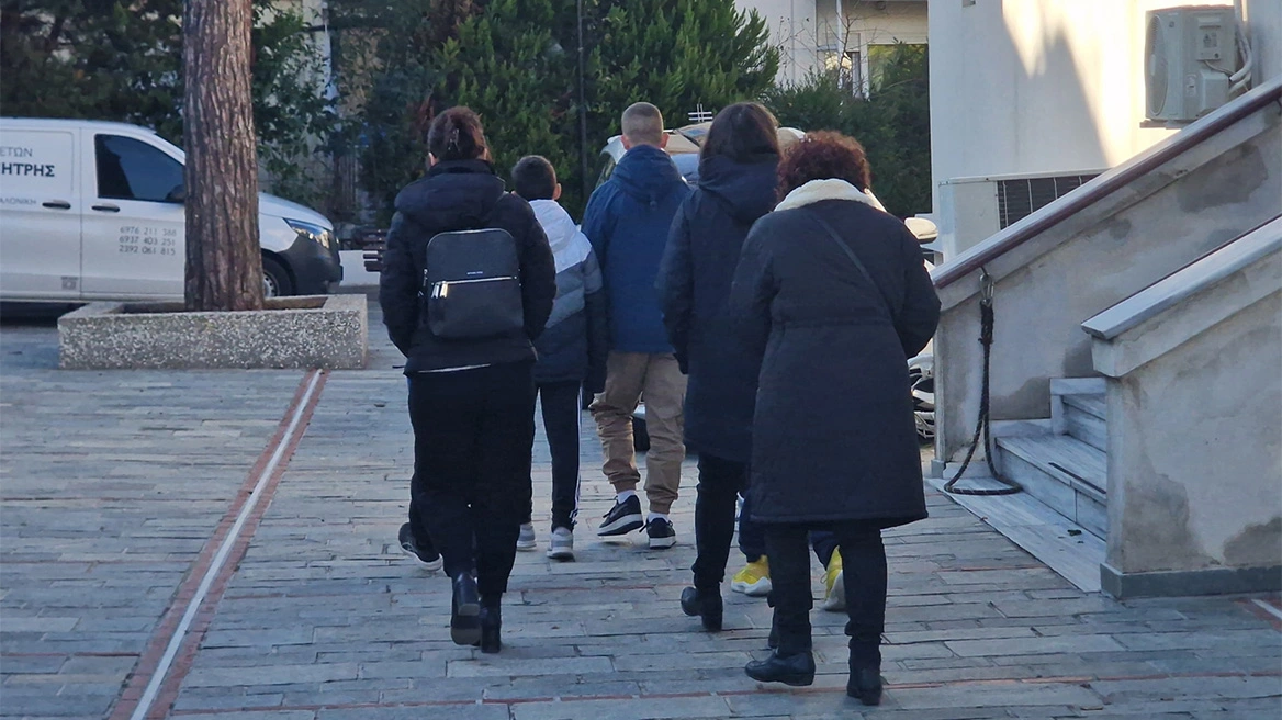 Θλίψη στο τελευταίο αντίο στη Γεωργία – Τραγική φιγούρα η 13χρονη κόρη της
