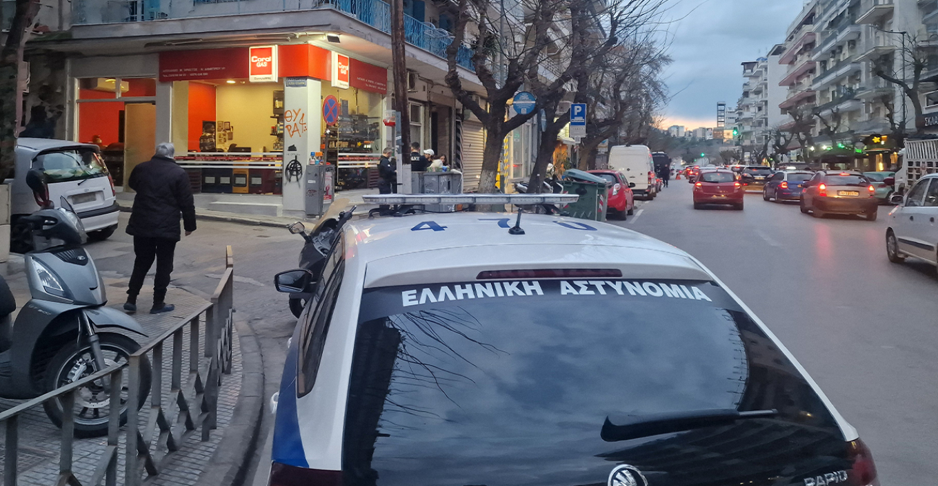 Αστυνομικοί εντόπισαν νεκρή γυναίκα σε διαμέρισμα