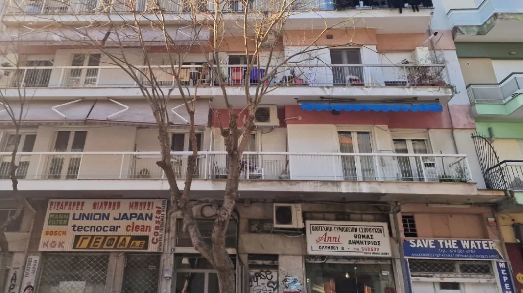 Οικογενειακή τραγωδία: Σκύλος εντόπισε τη μυρωδιά, κάλεσαν την αστυνομία και βρήκαν νεκρούς πατέρα και γιο
